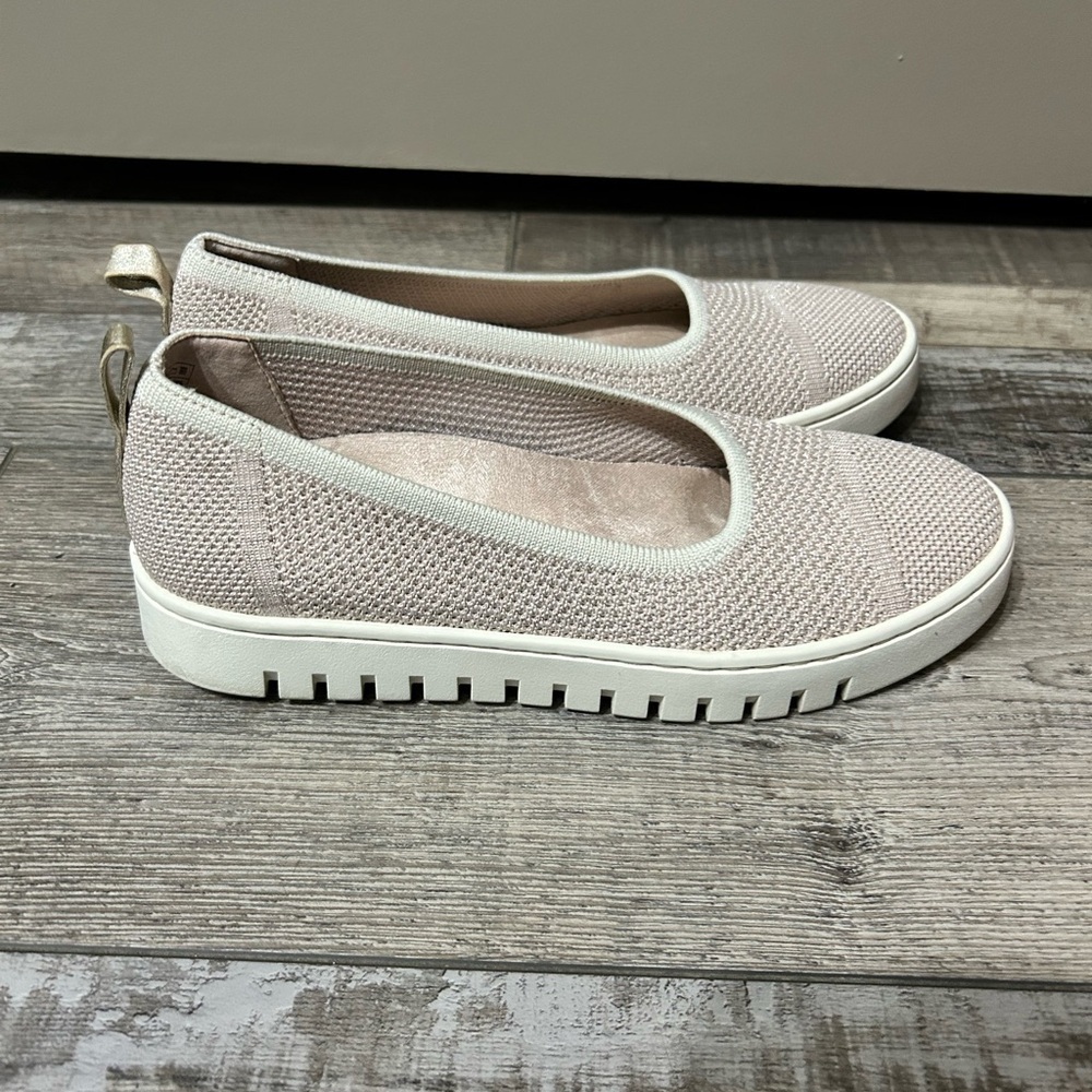 Vionic Uptown Skimmer light pink knit slip-on flat shoes